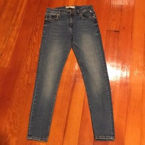 Zara Woman’s High Rise Jean